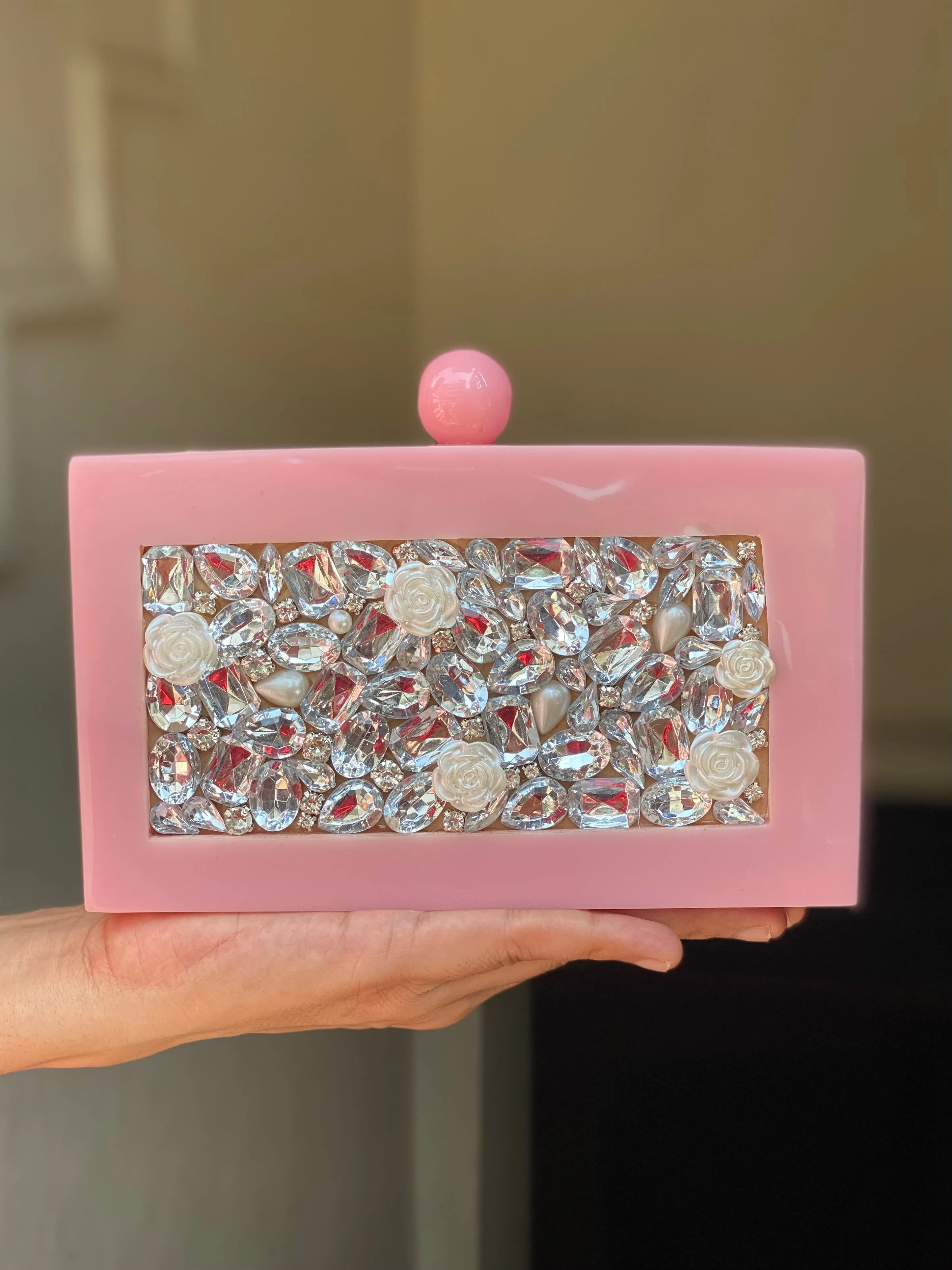 Serene Clutch